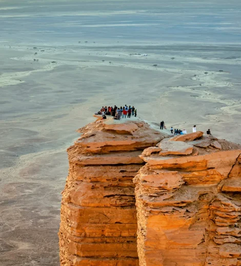 100	 EDGE OF THE WORLD – GROUP TRIP